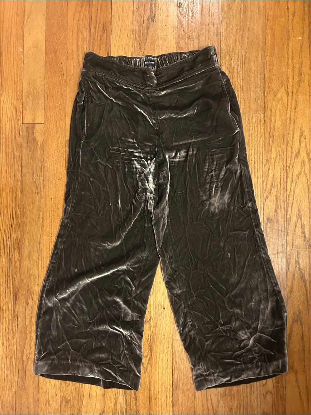 Madewell Velvet Wide-Leg Capris in Charcoal Gray